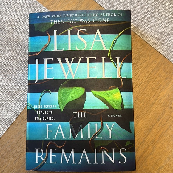 2/$15 - The Family Remains - Lisa Jewell - Picture 2 of 4